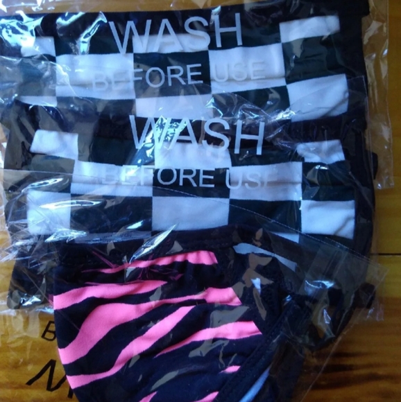 ⭐New 3 pack cloth masks in zebra pink and checkered - Picture 2 of 2